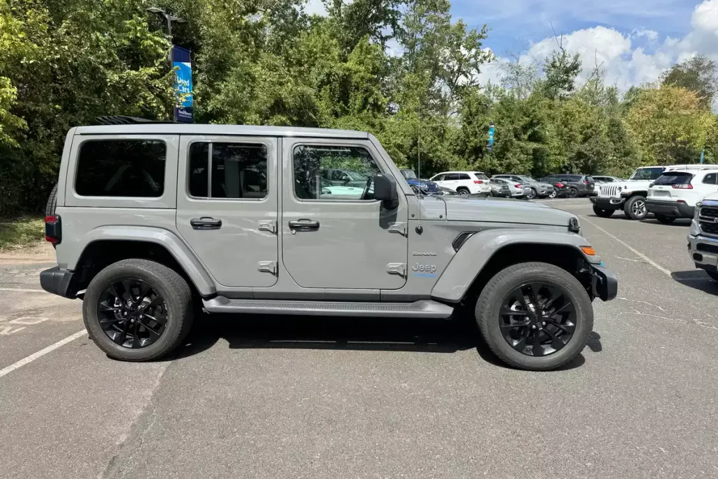 2022 Jeep Wrangler 4xe Unlimited Sahara photo 1