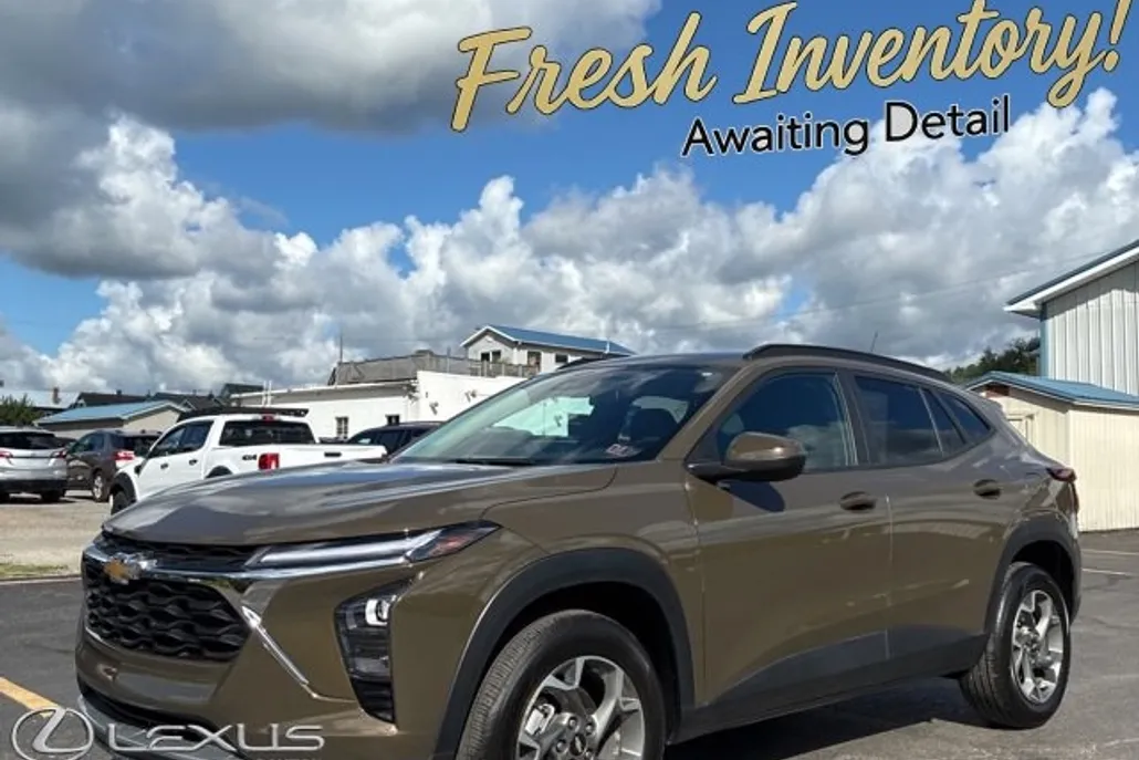 2024 Chevrolet Trax LT photo 1
