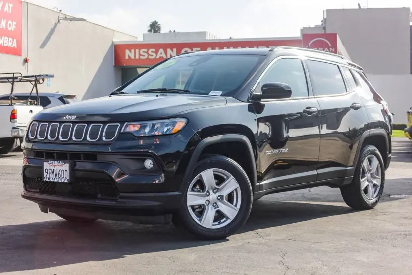 2022 Jeep Compass Latitude photo 1