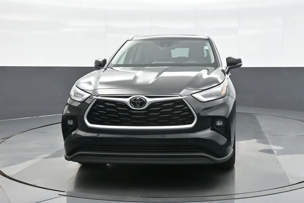 2022 Toyota Highlander XLE photo 1