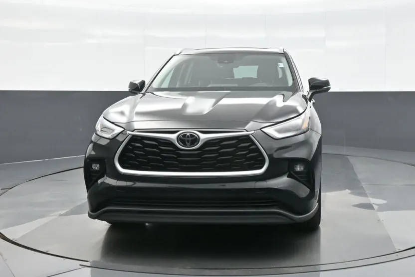 2022 Toyota Highlander XLE photo 1