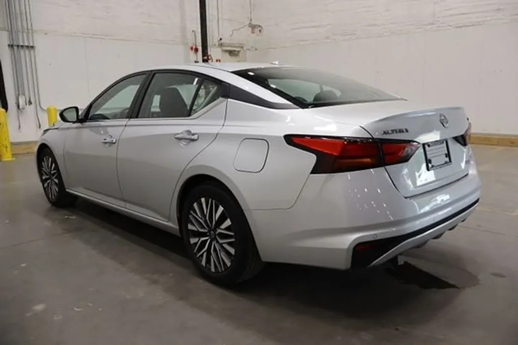 2024 Nissan Altima 2.5 SV photo 1
