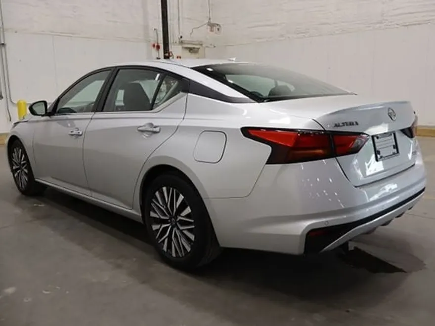 2024 Nissan Altima 2.5 SV photo 1