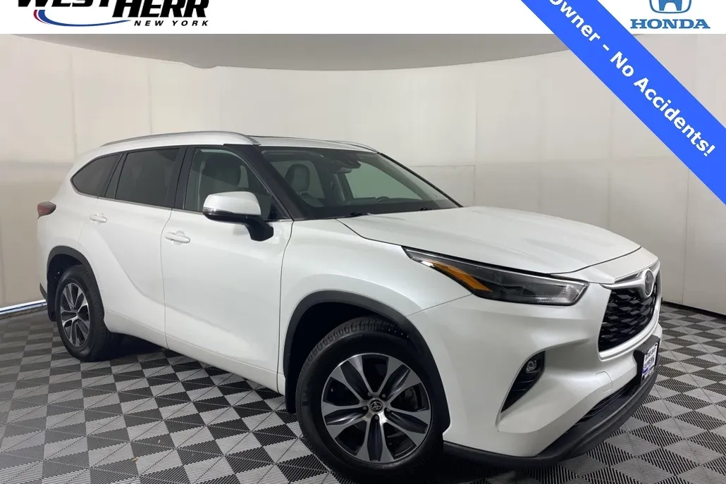 2023 Toyota Highlander XLE photo 1
