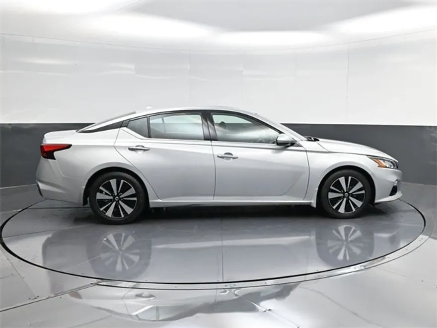 2022 Nissan Altima 2.5 SL photo 1