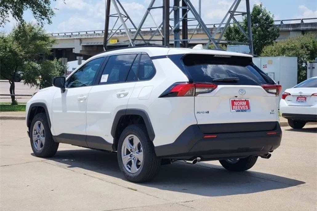 2025 Toyota RAV4 Hybrid LE photo 1