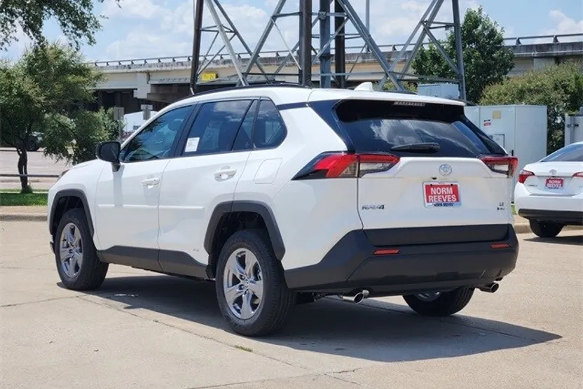 2025 Toyota RAV4 Hybrid LE photo 1