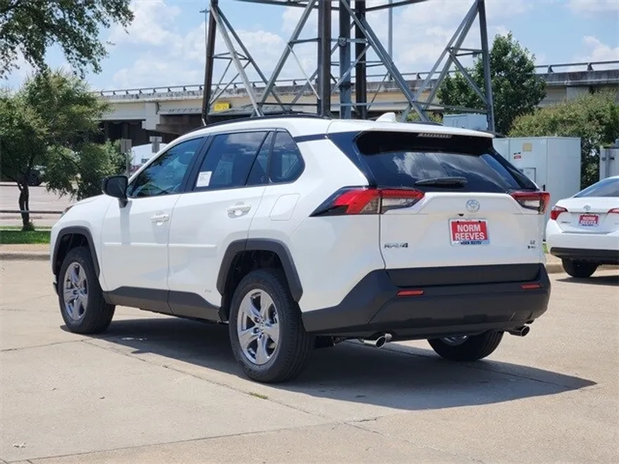 2025 Toyota RAV4 Hybrid LE photo 1