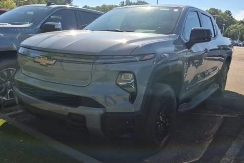 2026 Chevrolet Silverado EV LT photo 1