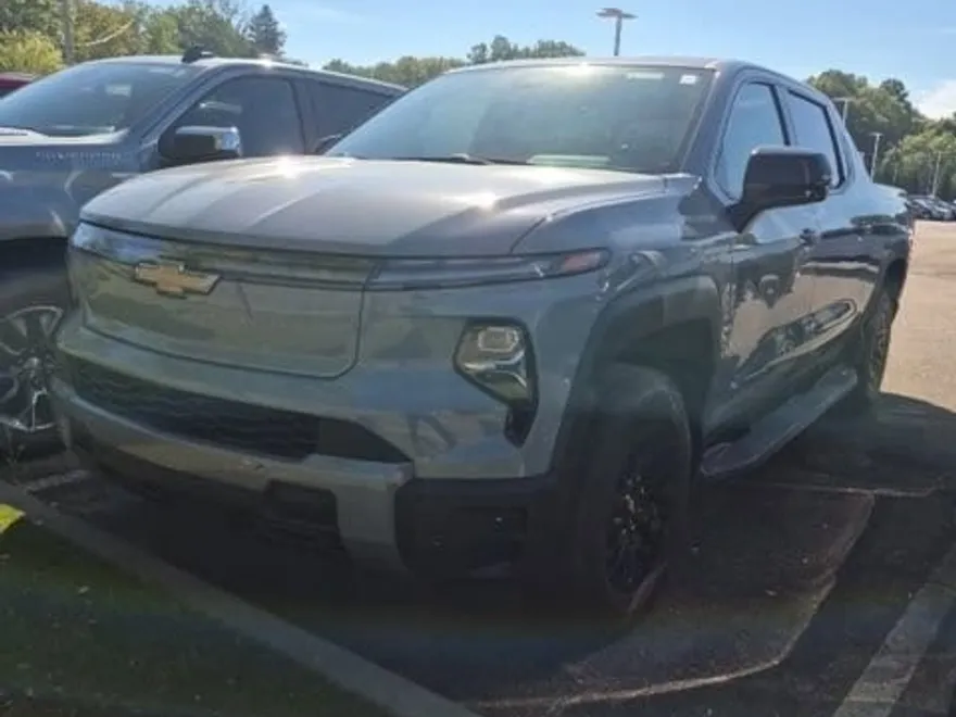 2026 Chevrolet Silverado EV LT photo 1