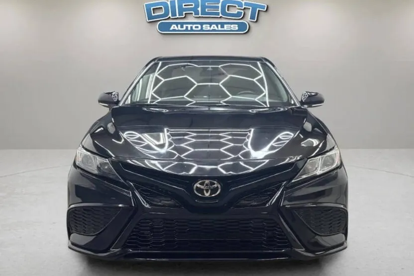 2022 Toyota Camry SE photo 1