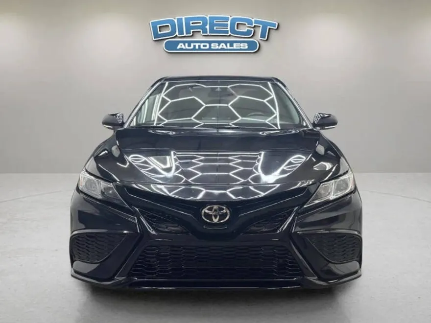2022 Toyota Camry SE photo 1