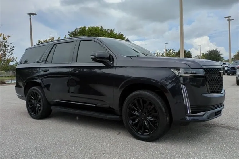 2024 Cadillac Escalade Luxury photo 1