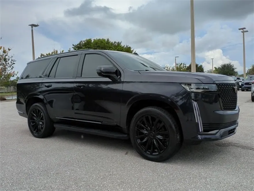 2024 Cadillac Escalade Luxury photo 1