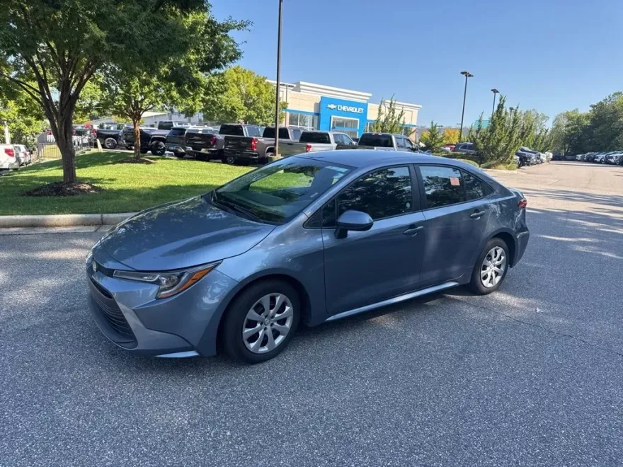 2024 Toyota Corolla LE photo 1