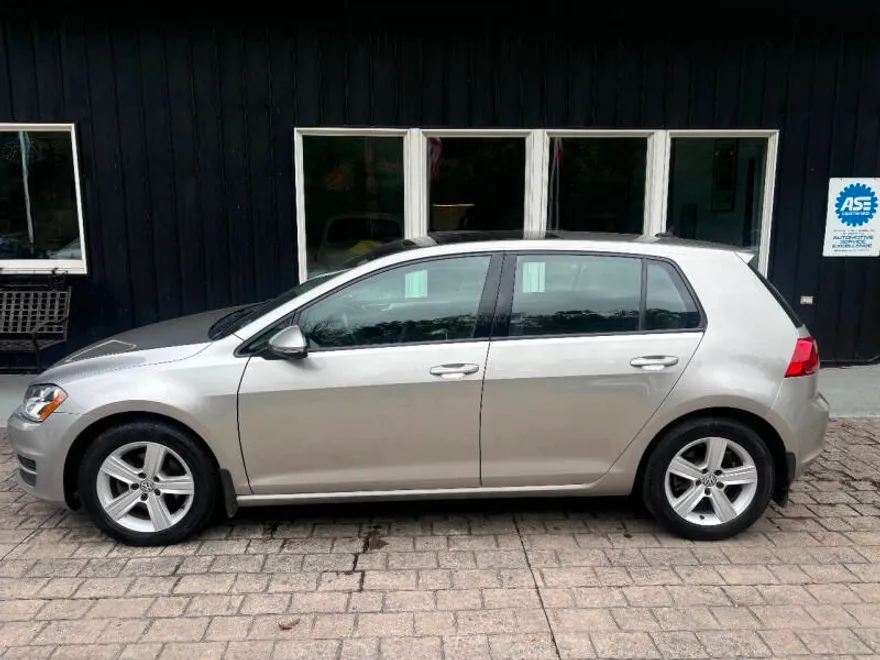 2017 Volkswagen Golf TSI Wolfsburg Edition photo 1