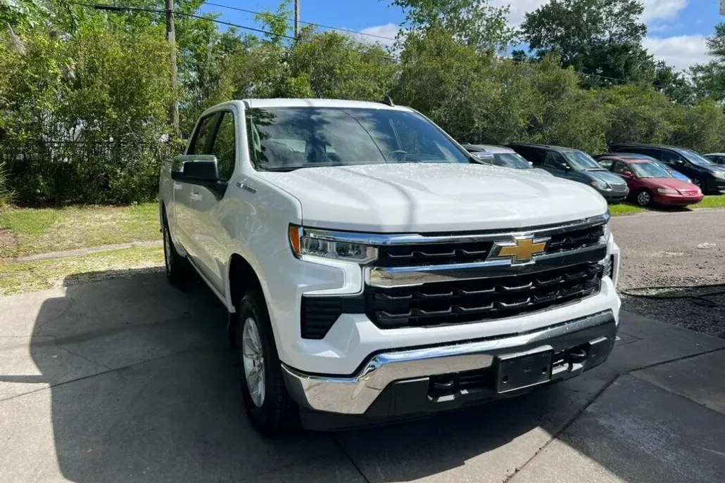 2025 Chevrolet Silverado 1500 LT photo 1