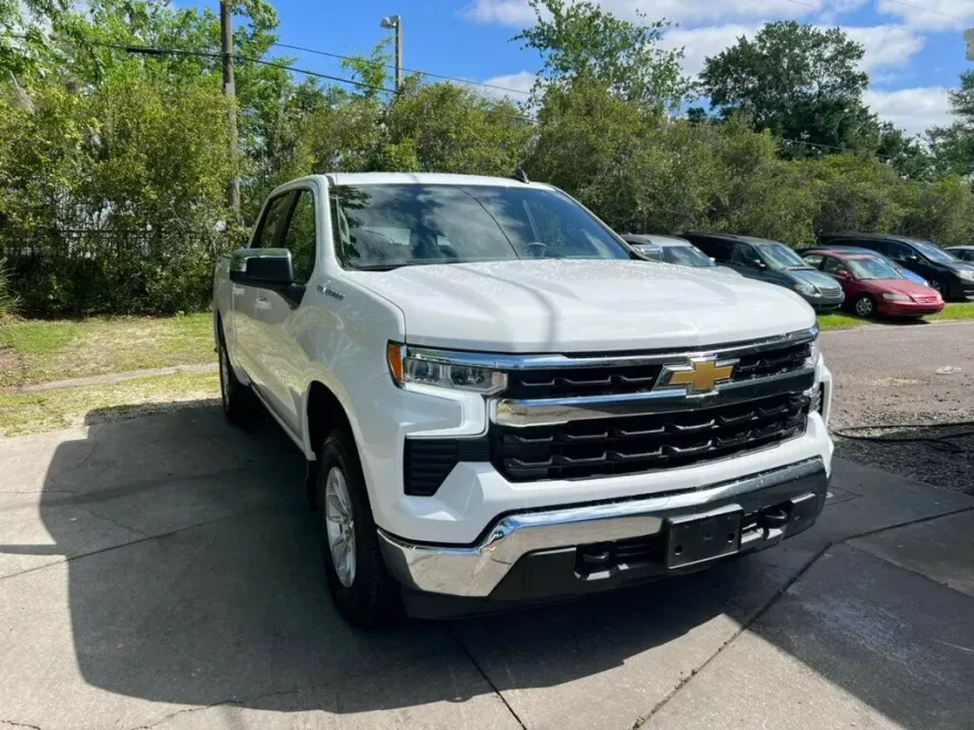 2025 Chevrolet Silverado 1500 LT photo 1