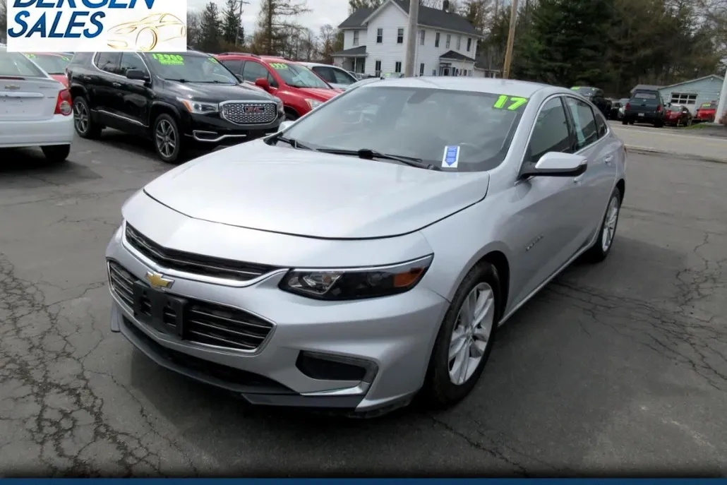 2017 Chevrolet Malibu 1LT photo 1