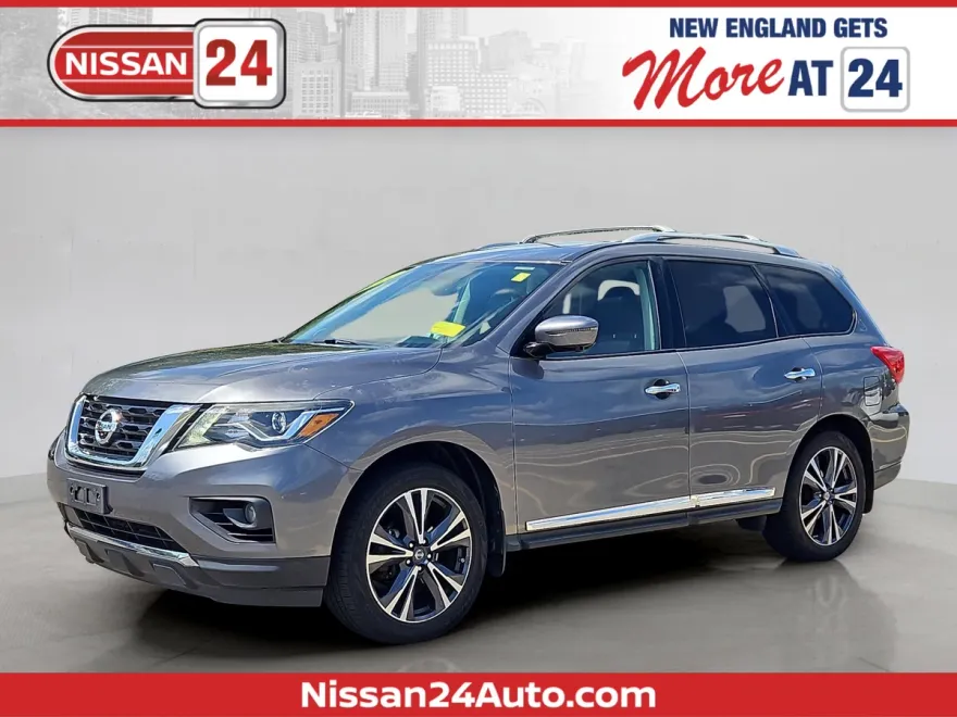 2017 Nissan Pathfinder Platinum photo 1