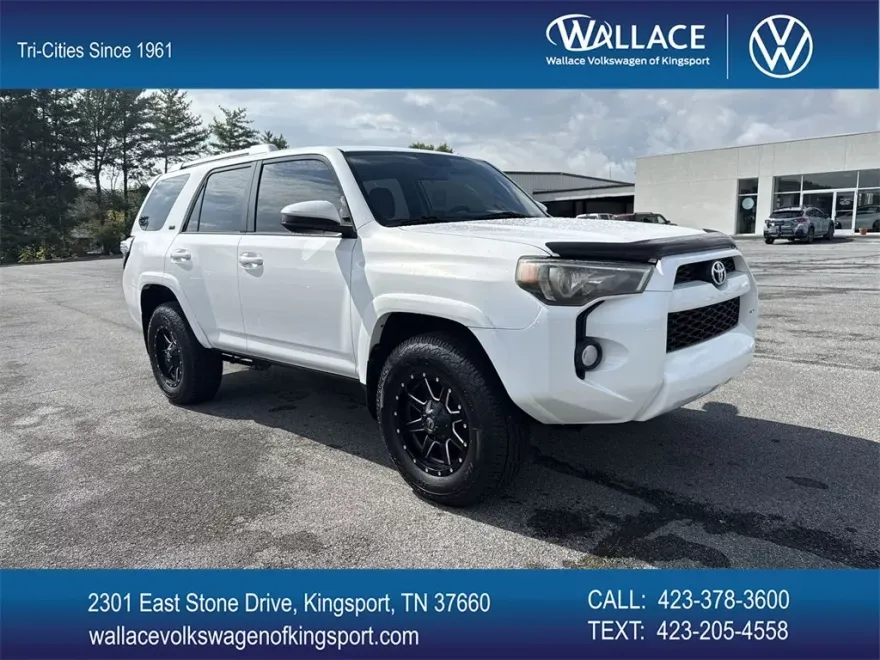 2015 Toyota 4Runner SR5 photo 1