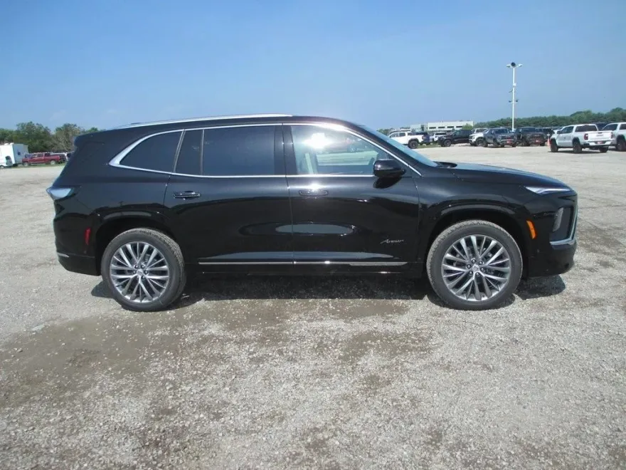 2025 Buick Enclave Avenir photo 1
