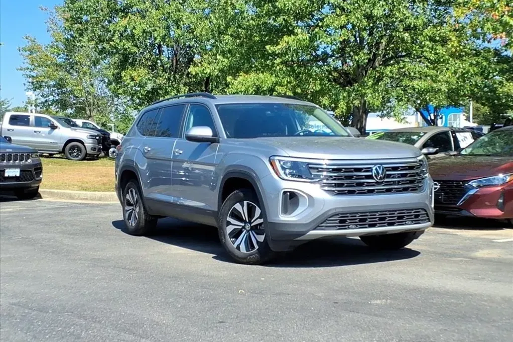 2024 Volkswagen Atlas SE photo 1