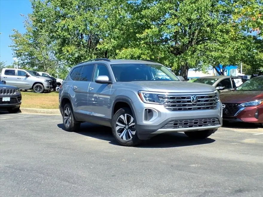 2024 Volkswagen Atlas SE photo 1