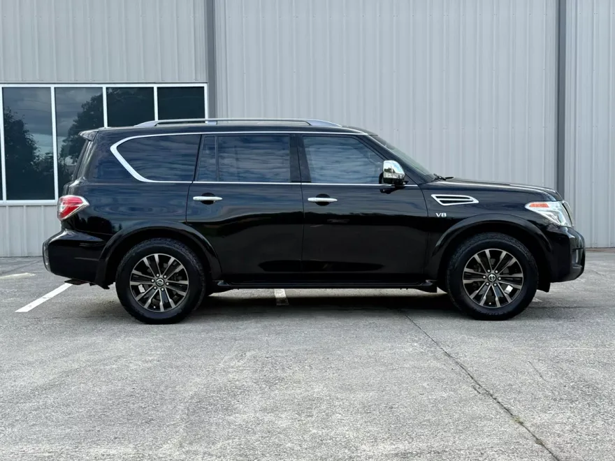 2017 Nissan Armada Platinum photo 1