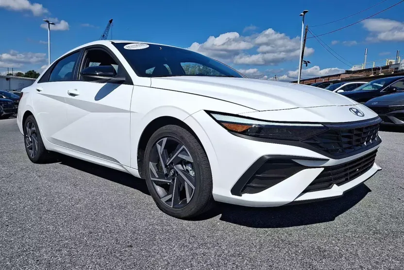 2025 Hyundai Elantra Hybrid SEL Sport photo 1