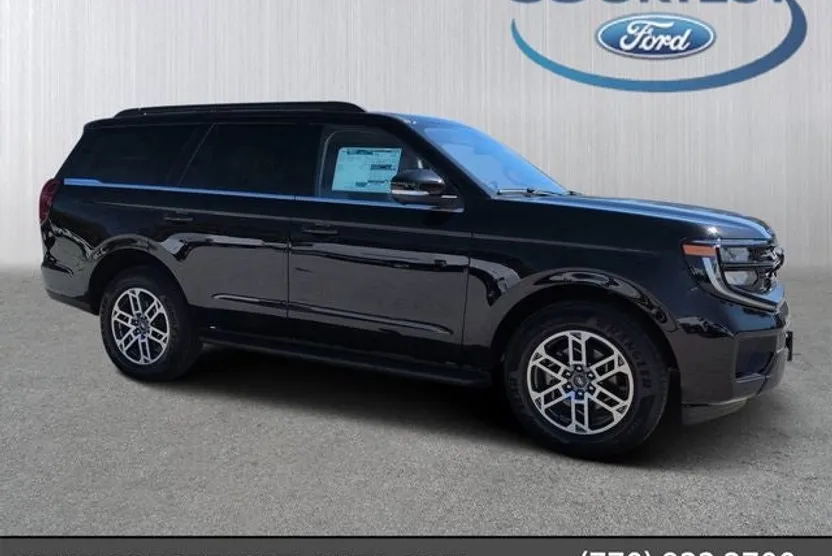 2025 Ford Expedition photo 1