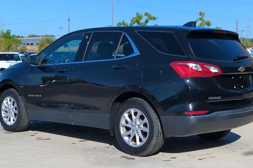 2020 Chevrolet Equinox LT photo 1