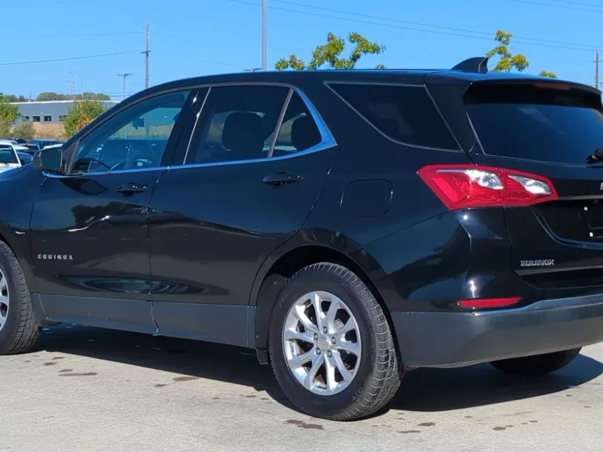 2020 Chevrolet Equinox LT photo 1