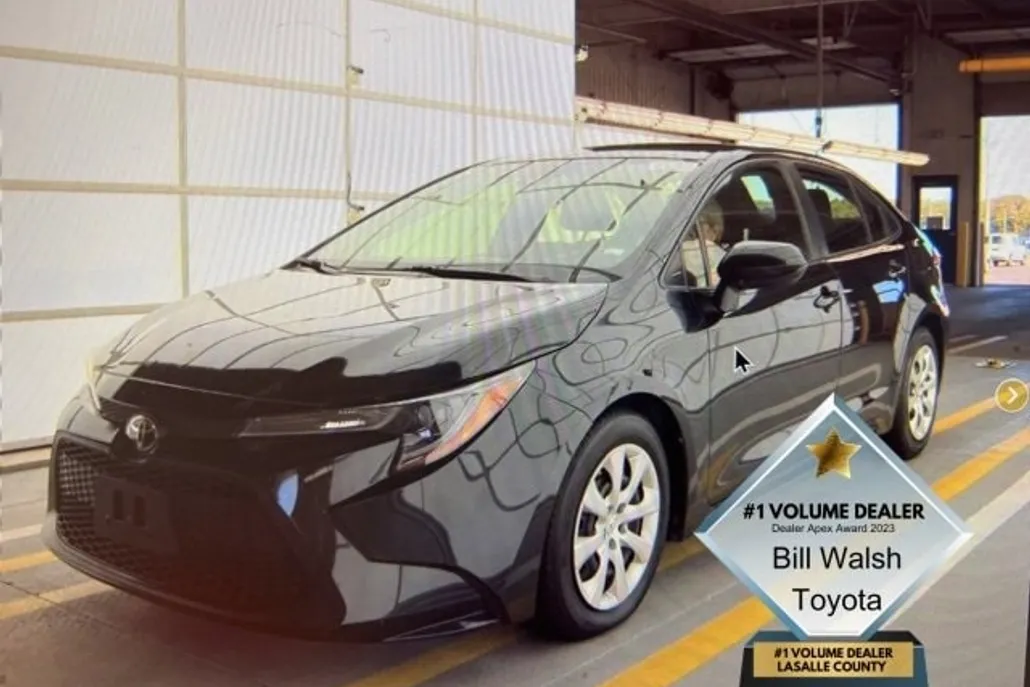 2022 Toyota Corolla LE photo 1