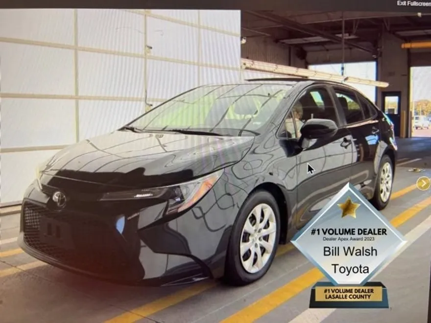 2022 Toyota Corolla LE photo 1