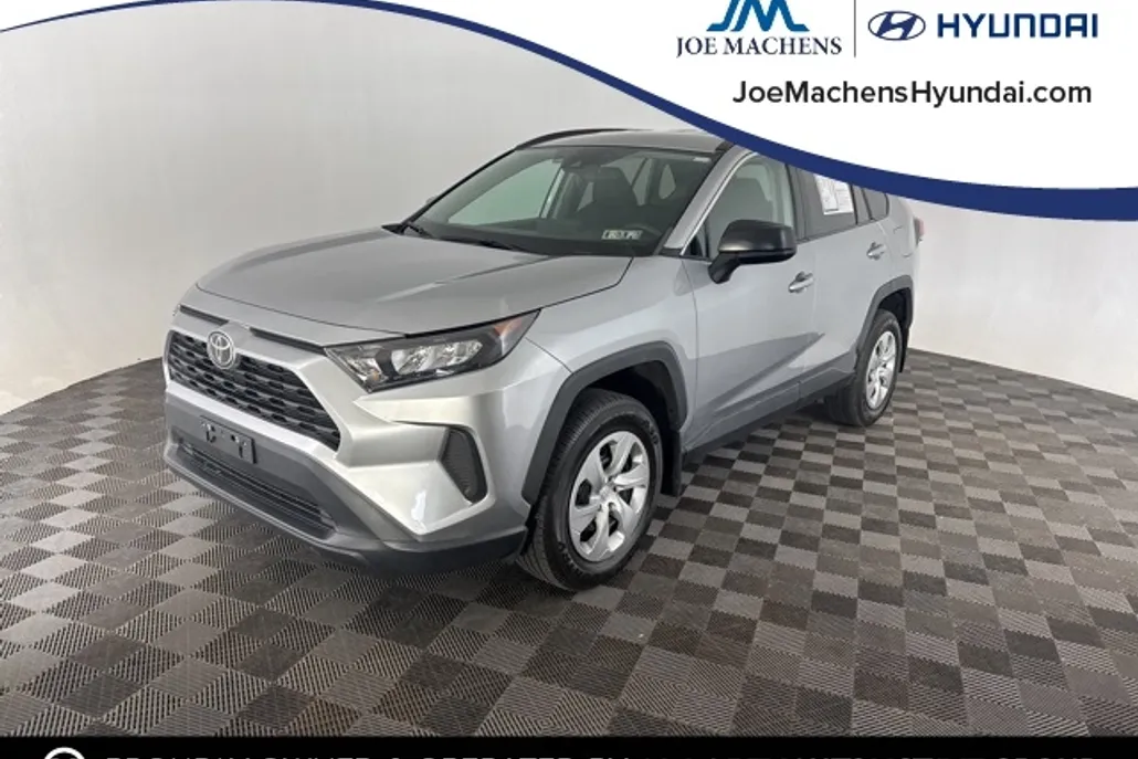 2021 Toyota RAV4 LE photo 1