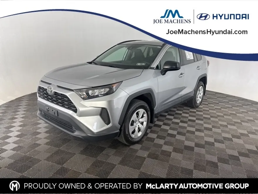 2021 Toyota RAV4 LE photo 1
