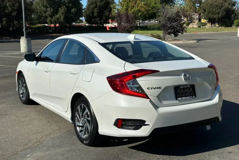 2017 Honda Civic EX photo 1