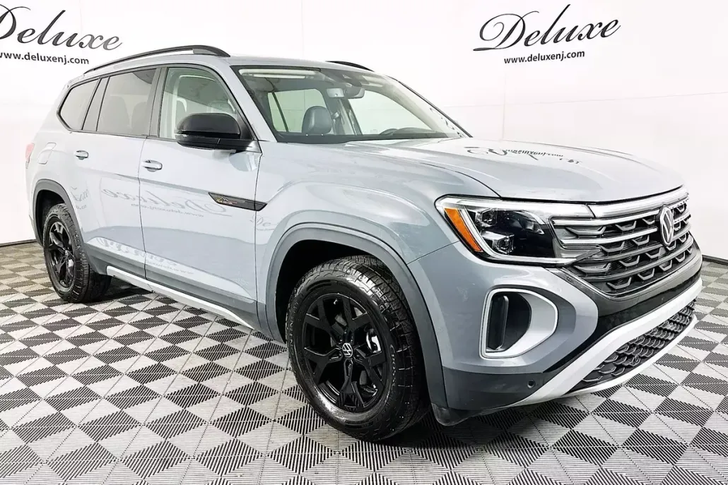 2024 Volkswagen Atlas Peak Edition SEL photo 1