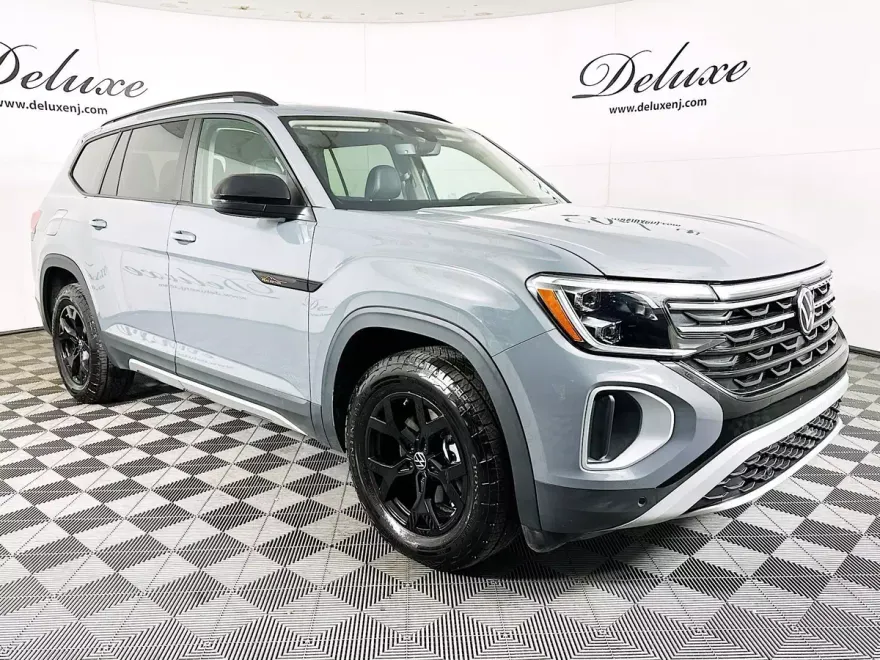 2024 Volkswagen Atlas Peak Edition SEL photo 1