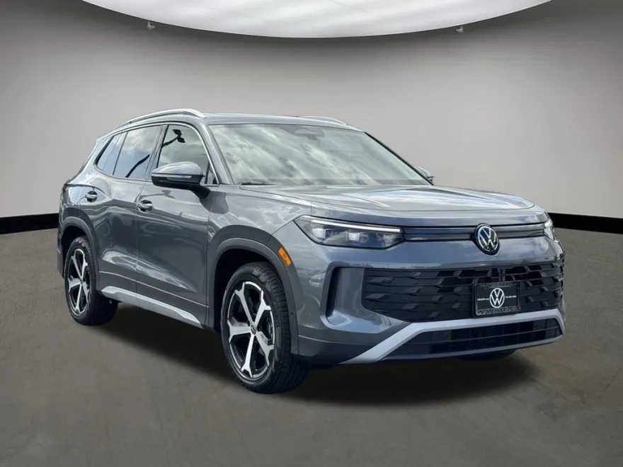 2025 Volkswagen Tiguan SE photo 1