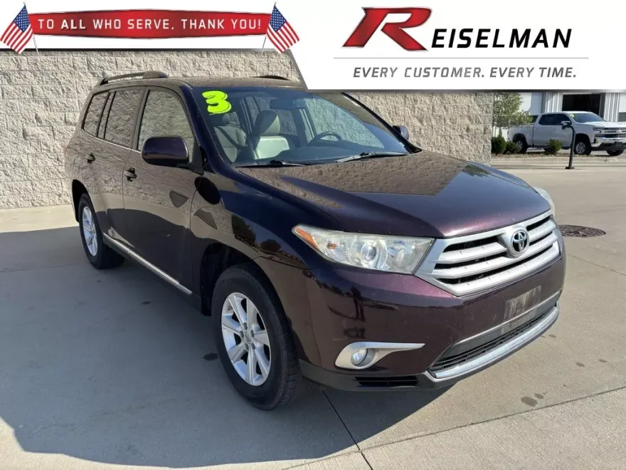 2013 Toyota Highlander Base photo 1