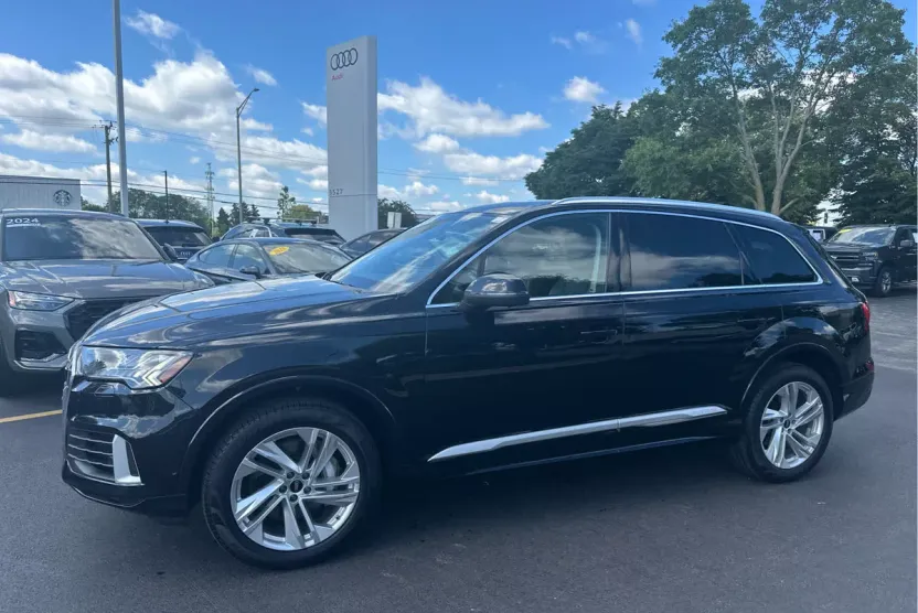 2023 Audi Q7 Premium Plus photo 1