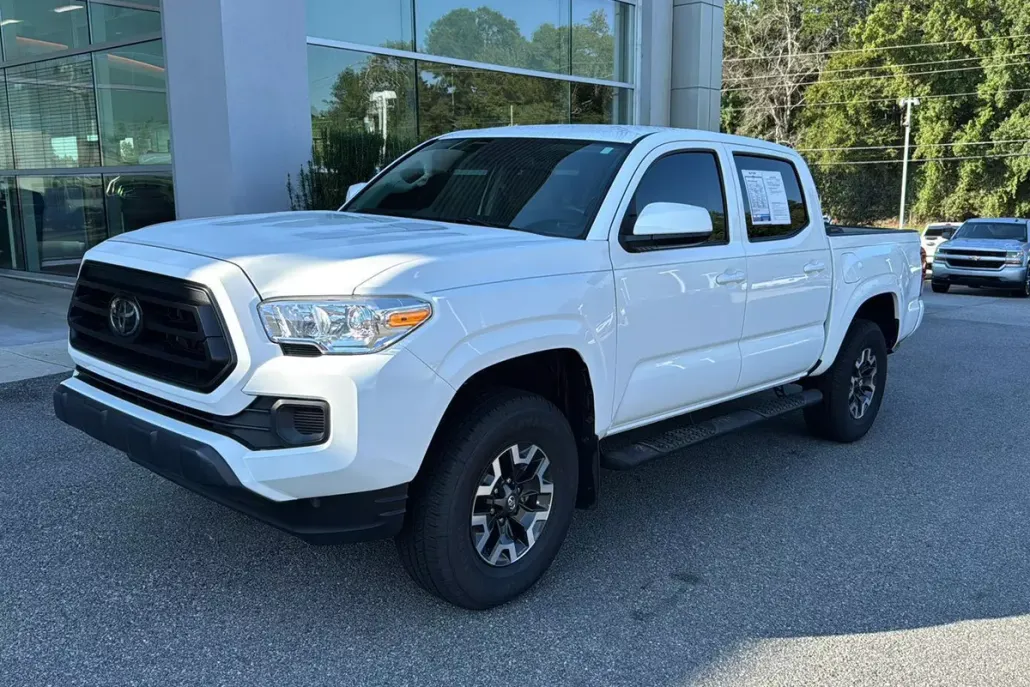 2022 Toyota Tacoma SR V6 photo 1