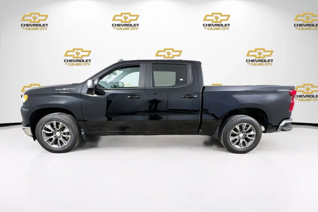 2023 Chevrolet Silverado 1500 LT photo 1