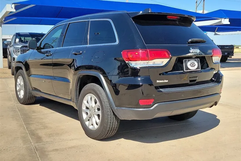 2022 Jeep Cherokee Laredo photo 1