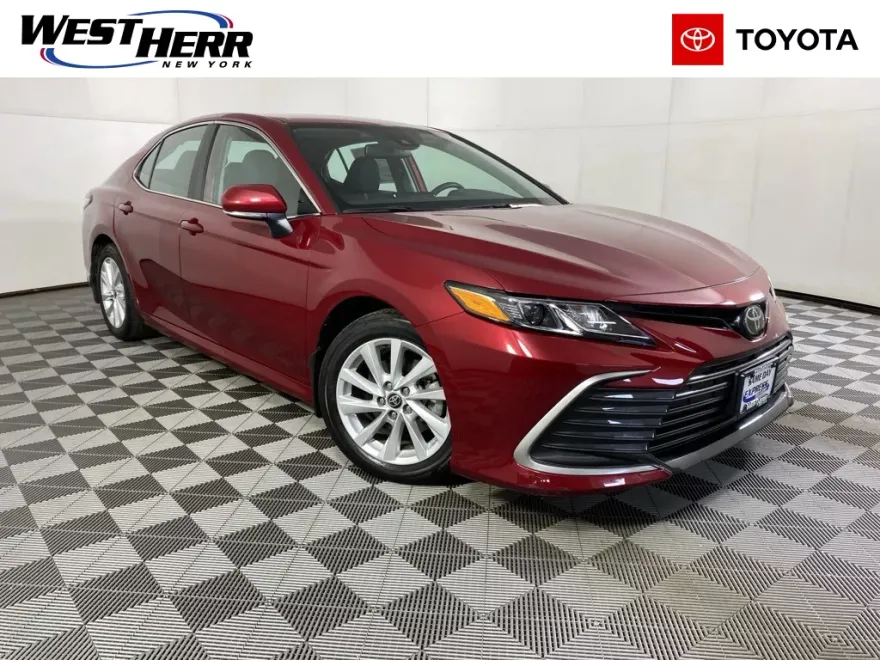2022 Toyota Camry LE photo 1