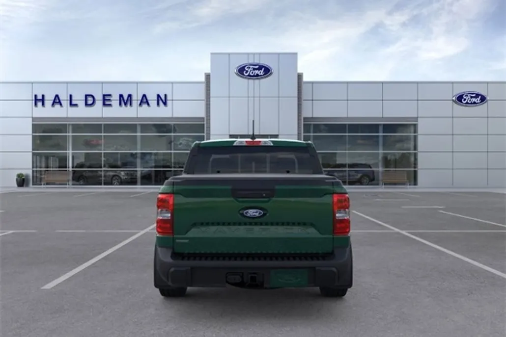 2025 Ford Maverick XLT photo 1