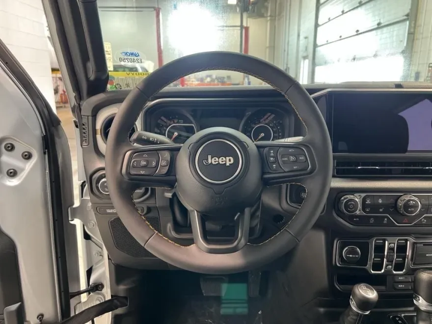 2024 Jeep Gladiator Sport S photo 18