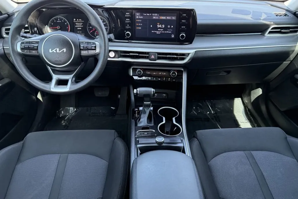 2022 Kia K5 LXS photo 1